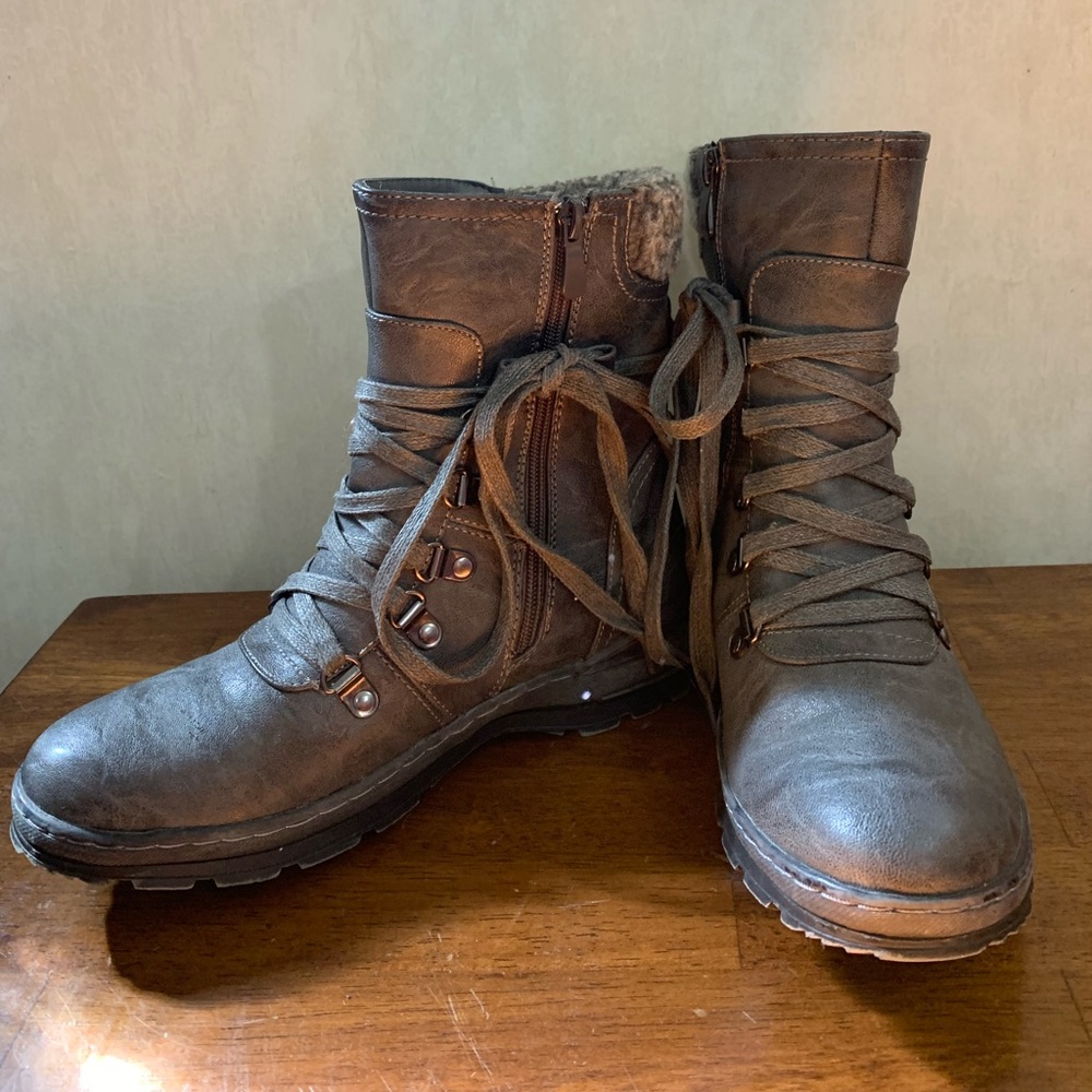 Grey snow boots
